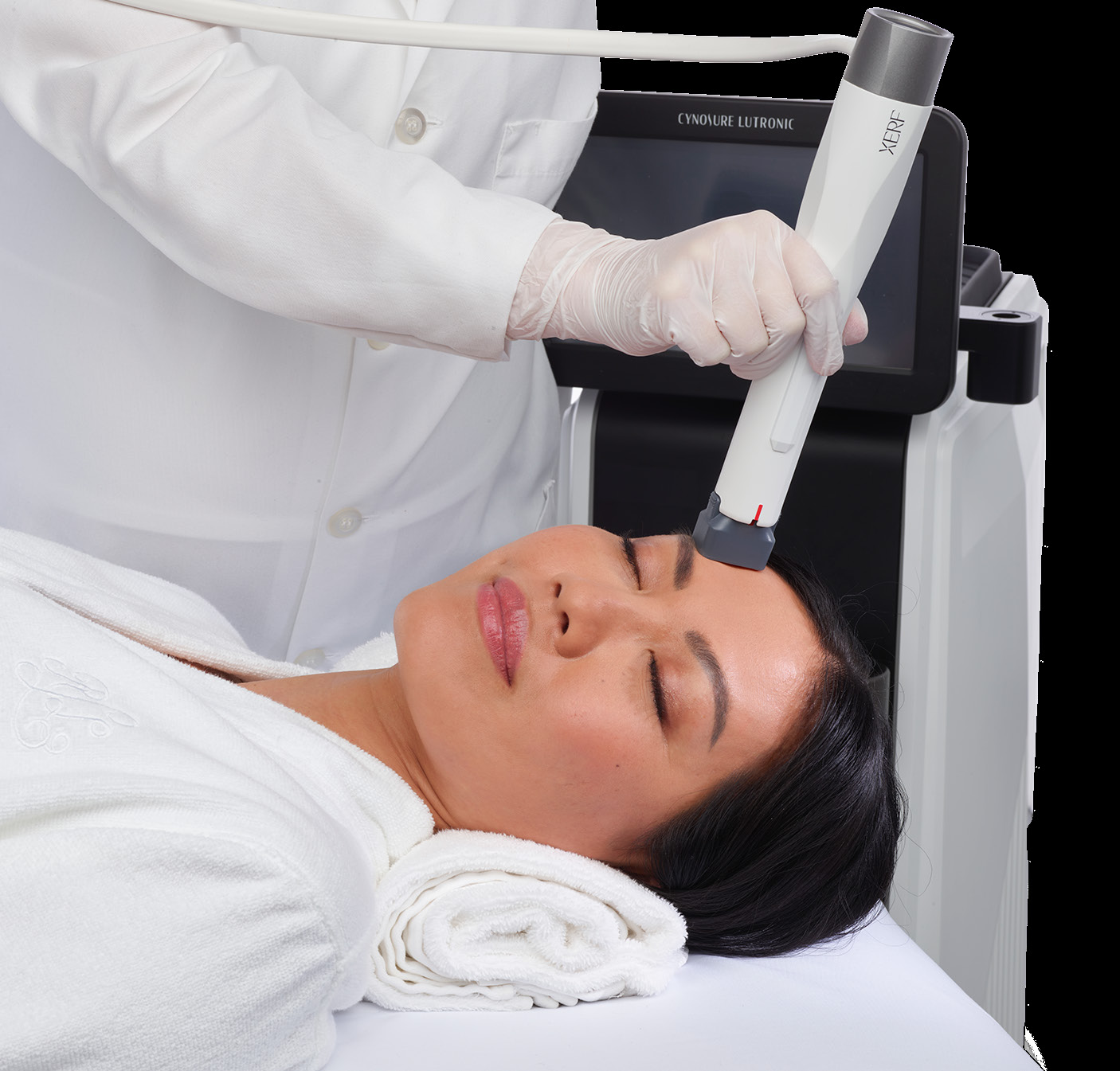 XERF treatment with the handpiece in a comfortable clinical setting